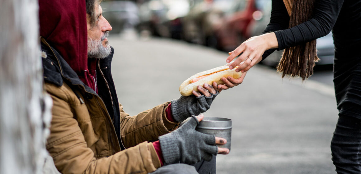 Becky-Lennox-Feeding-Homeless